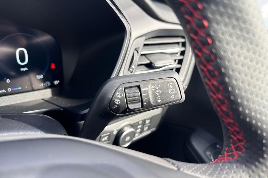 Ford KUGA Photo autoimg-3edf2354692c99a137130448a7220d74329e11a7.jpg