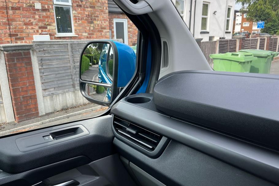 Used Ford TRANSIT CUSTOM AO25UCL 18