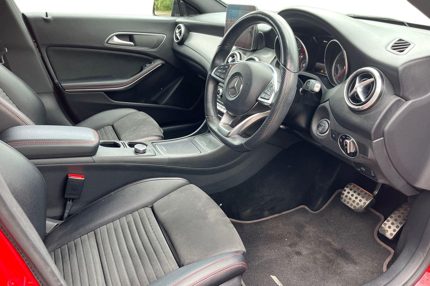 Mercedes-Benz CLA Photo 8