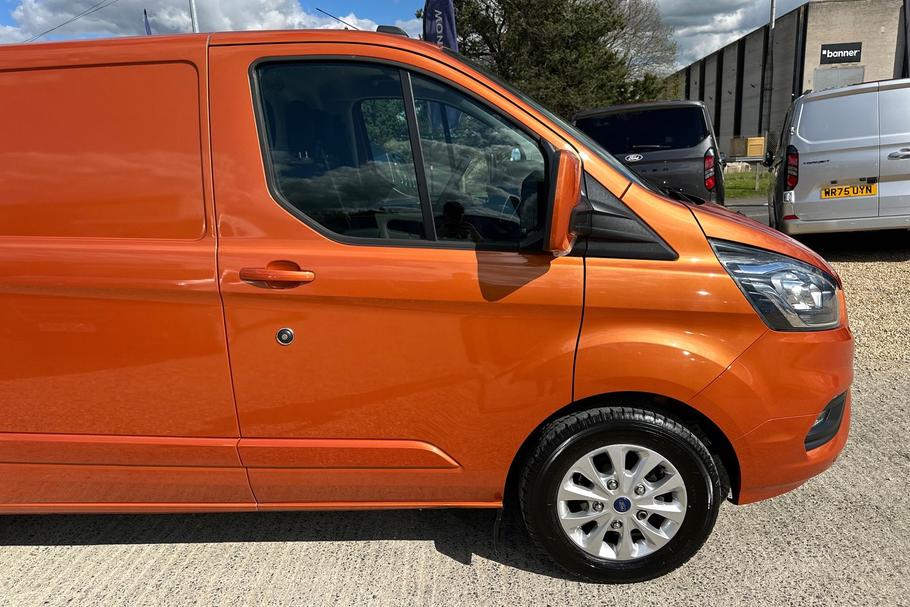 Used FORD TRANSIT CUSTOM MT21ZHU 22