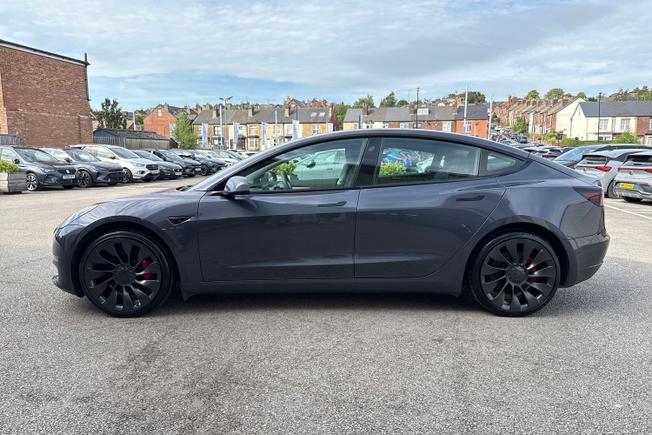 TESLA Model 3 Photo 25