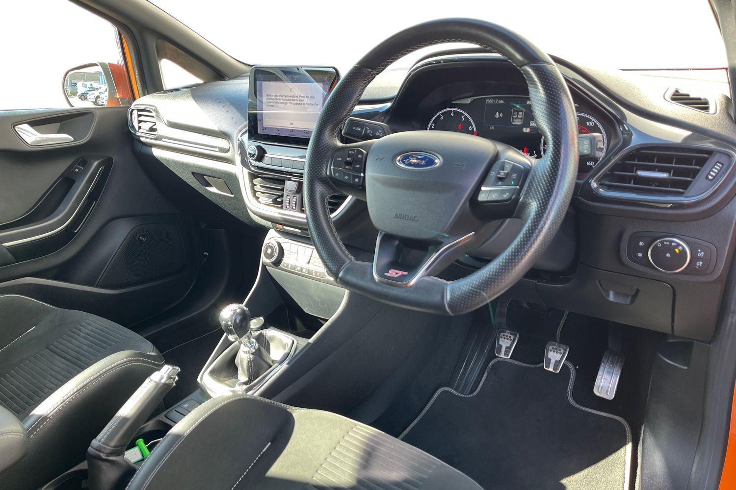 Ford FIESTA Photo 8