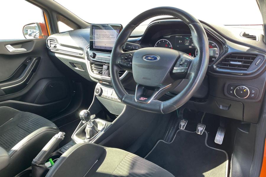 Ford FIESTA Photo autoimg-3eea1da8e2b81b6c765859661e6e6b404342caee.jpg