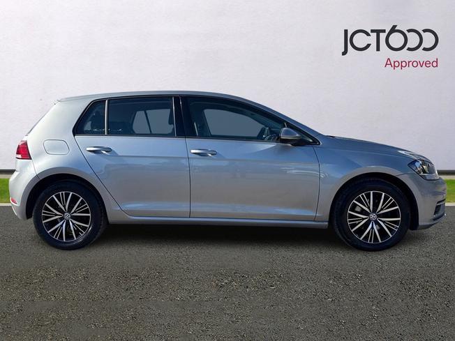VOLKSWAGEN Golf Photo 4