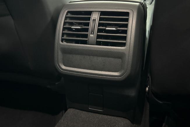 VOLKSWAGEN Passat Photo 30
