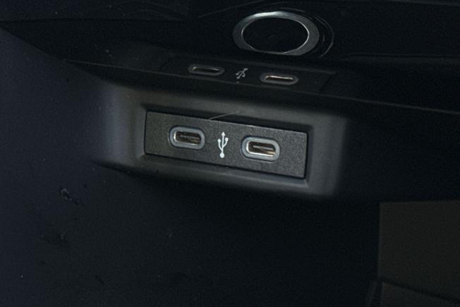 VOLKSWAGEN T-Roc Photo 24
