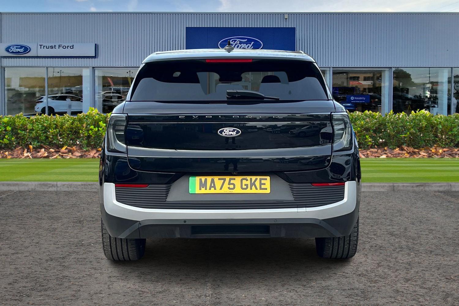 Ford Explorer Photo 6