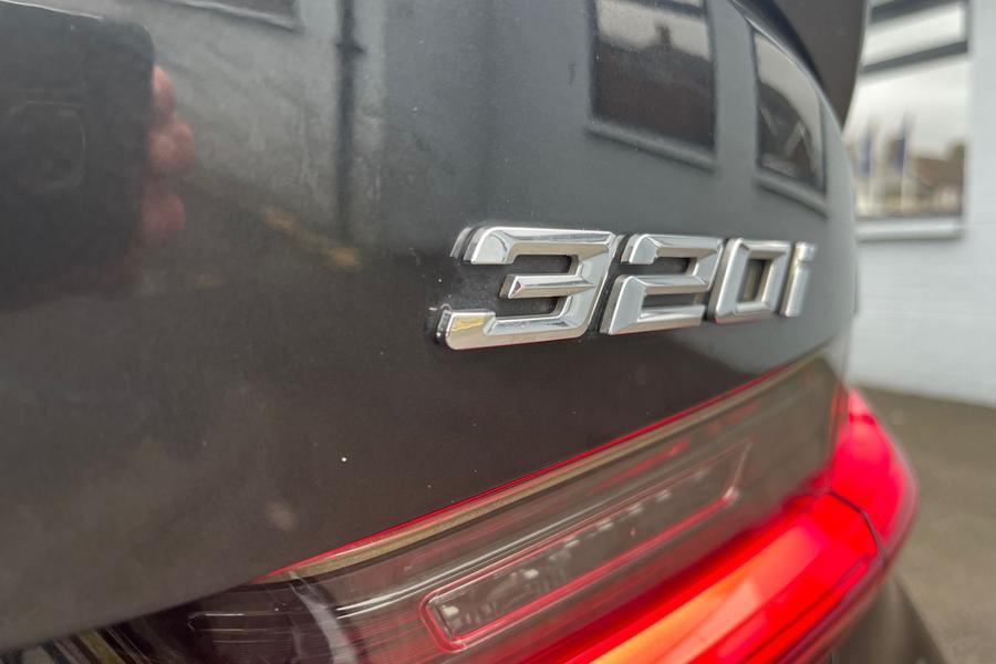 BMW 3 SERIES Photo autoimg-3efb67c478ecc67f1cb5e6f1a5fa816647bbda18.jpg