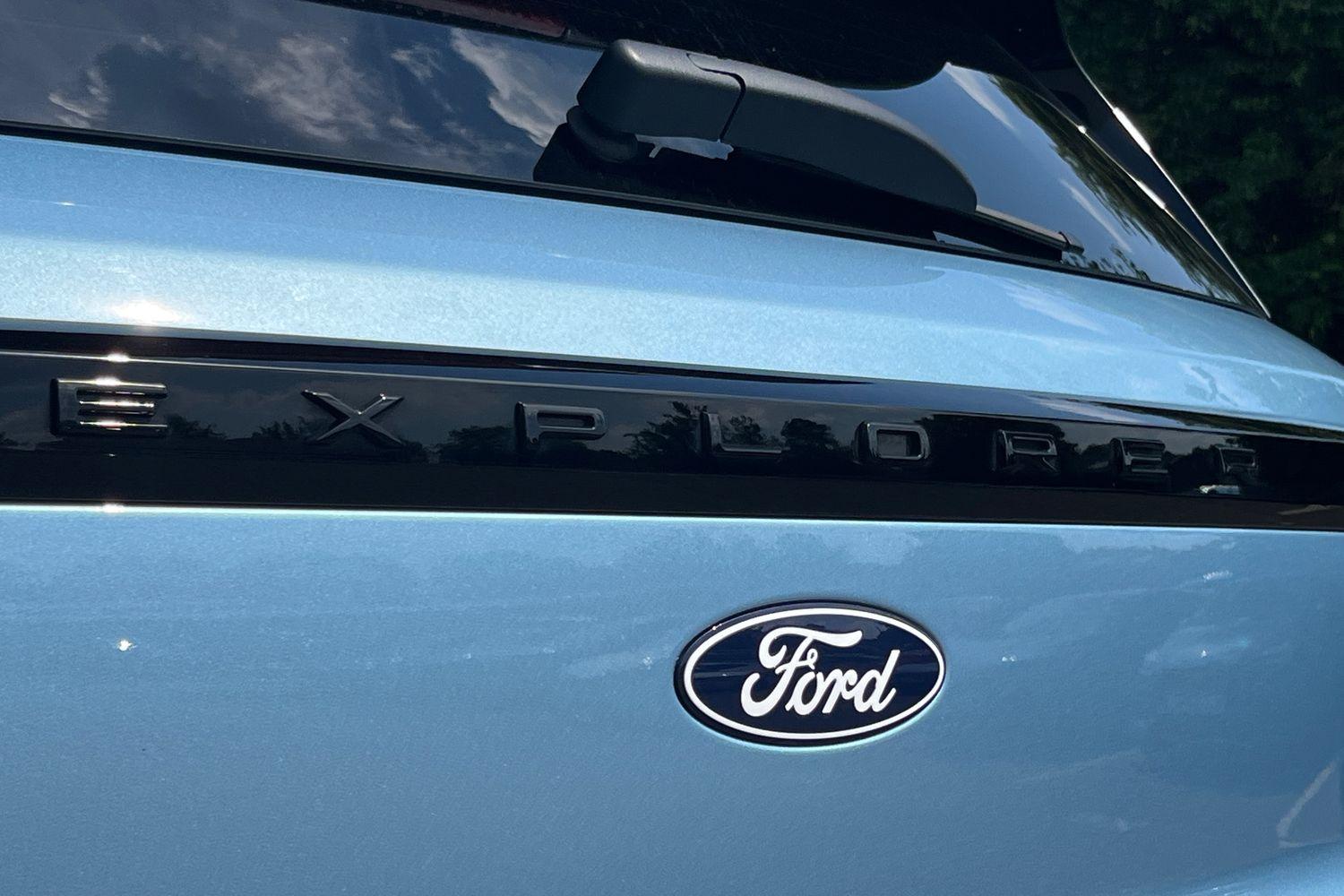 Ford Explorer Photo 24