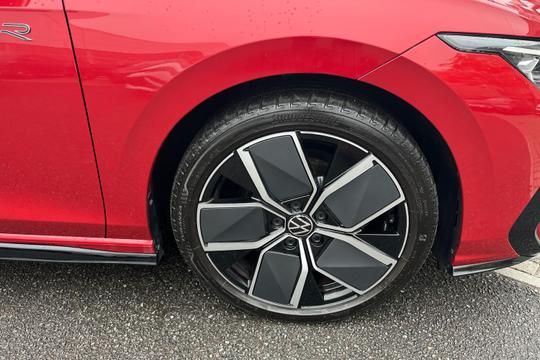 Volkswagen Golf Photo autoimg-3f00bf3ec7d263863e1666701d38324c769c9cf3.jpg