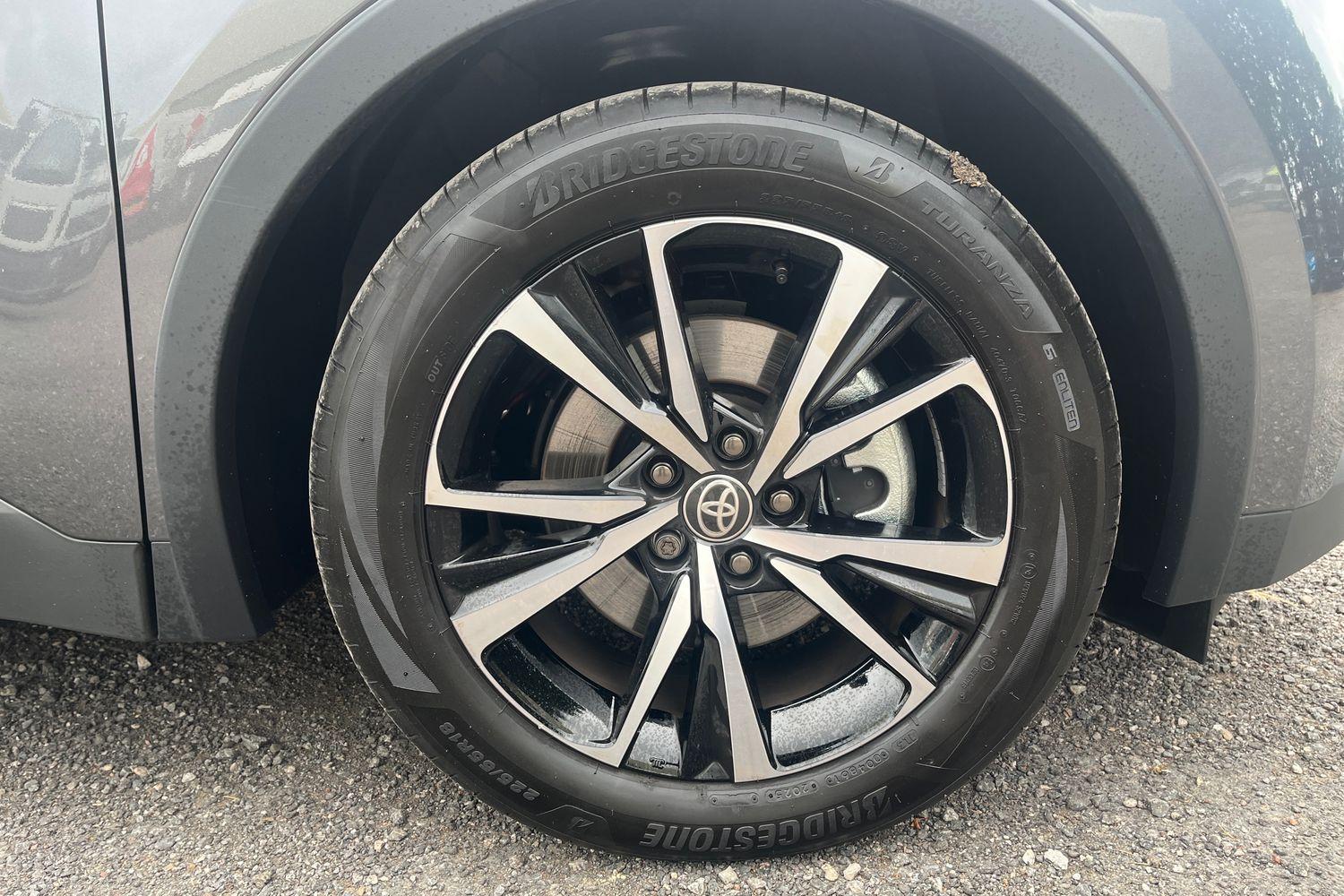 Toyota C-HR Photo 39