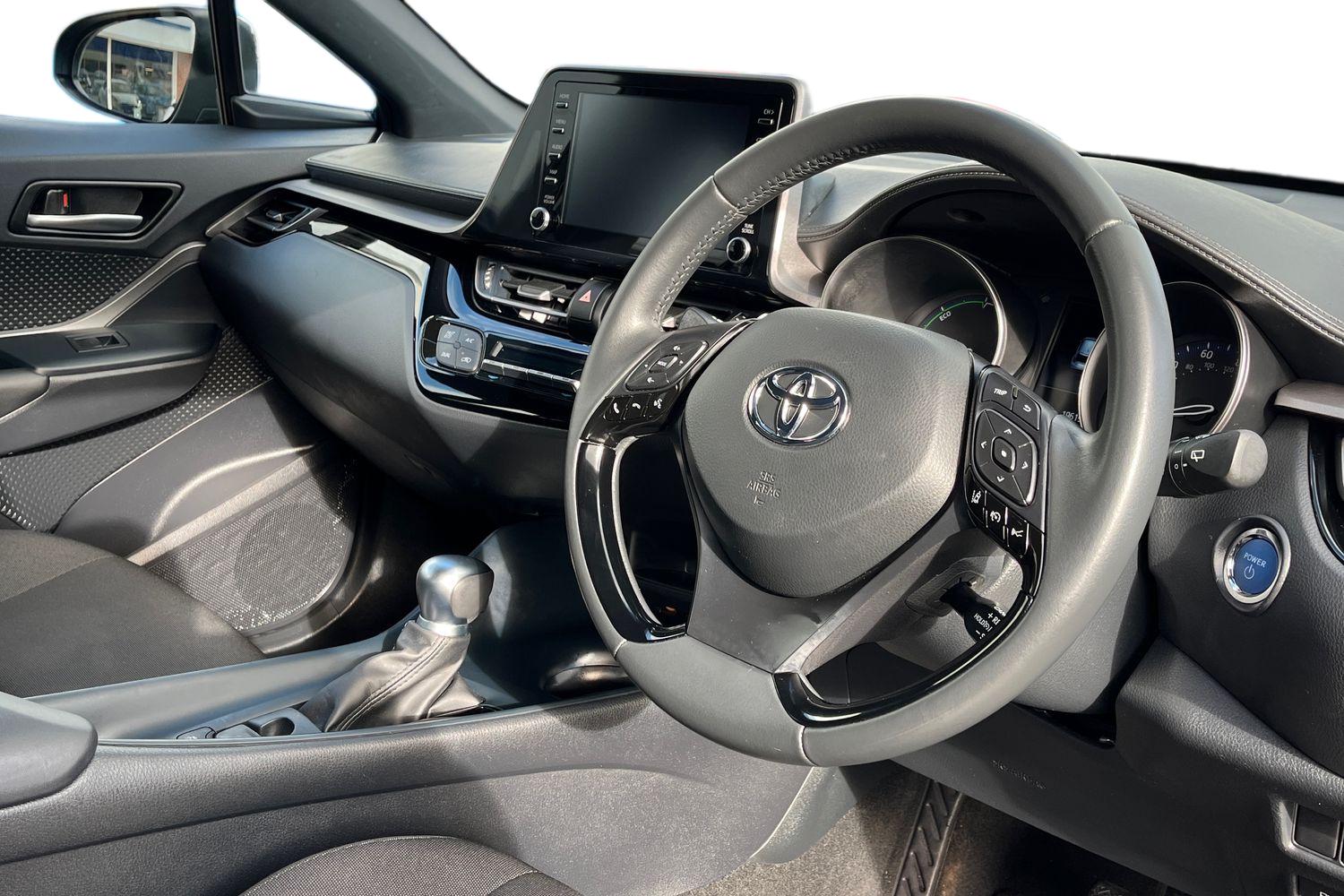 Toyota C-HR Photo 8