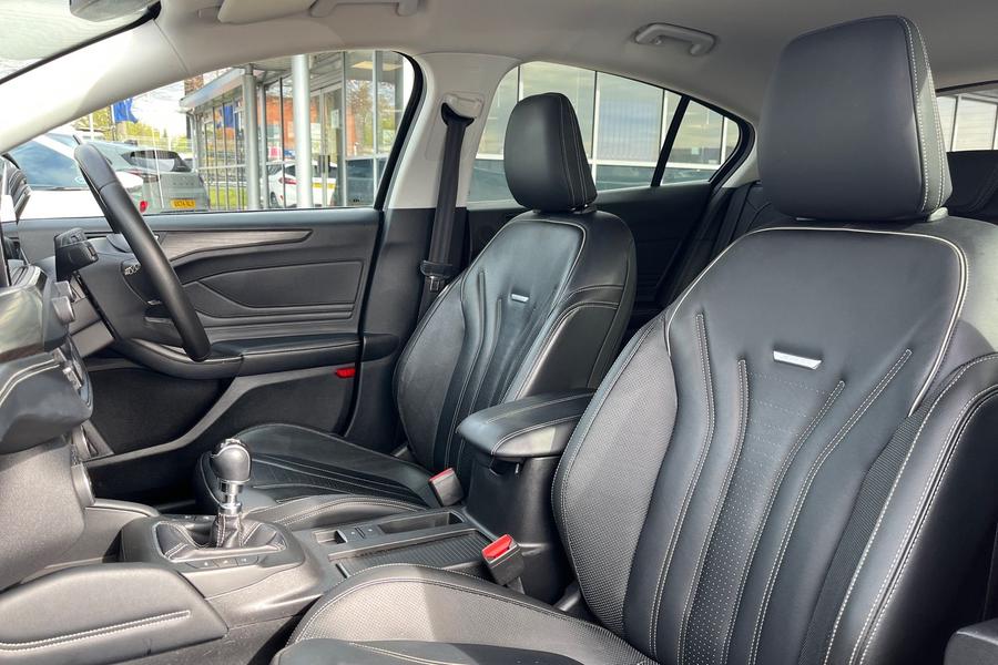 Ford FOCUS VIGNALE Photo autoimg-3f0be773a508cc129fcd7cf49254d4b68aa7b63a.jpg