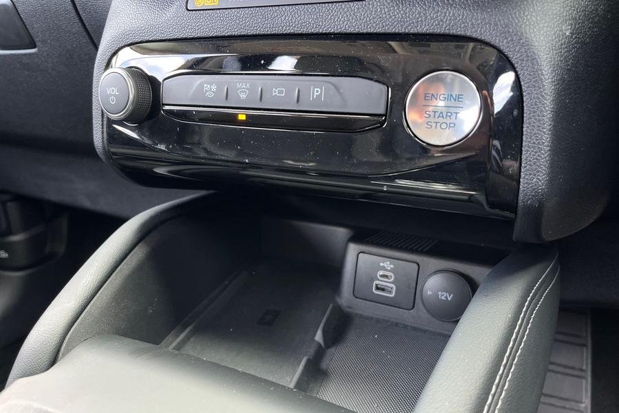 Ford Kuga Photo autoimg-3f0d9fc84bd7fce9b97360ee22fc0f17dfc73c9b.jpg