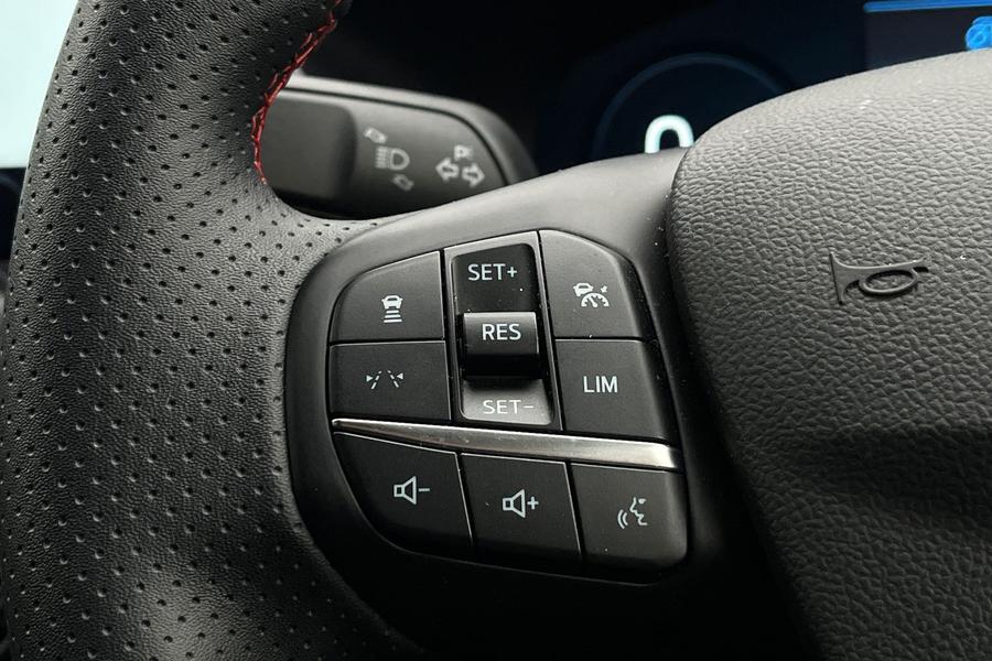 Ford Kuga Photo autoimg-3f0f607cbb507cd4872296b21743a9340fc2be2b.jpg