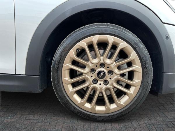 MINI Cooper Photo autoimg-3f19e899a0065164b7b210237817d46f2cbd6ec3.jpg