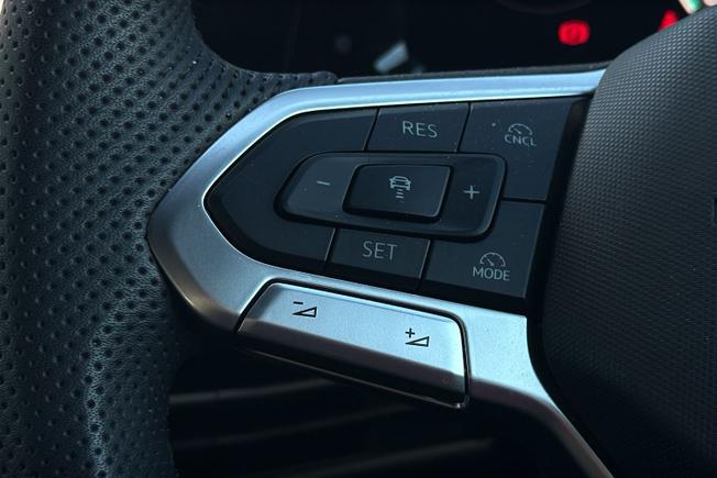 VOLKSWAGEN Golf Photo 16