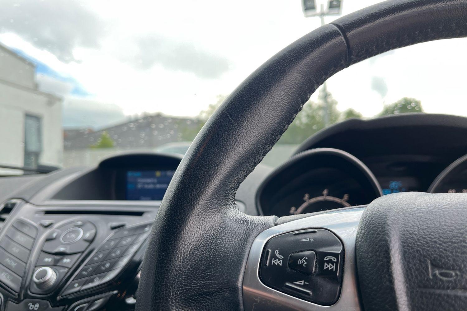 Ford FIESTA Photo 25