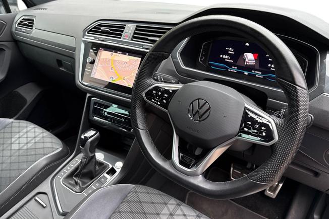 VOLKSWAGEN Tiguan Photo 6