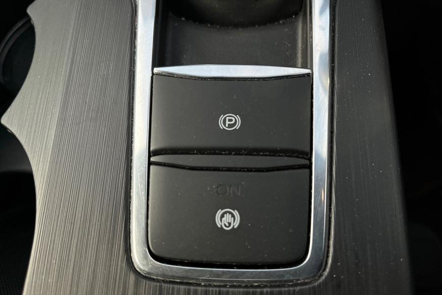 Ford Kuga Photo autoimg-3f23d811099659c25985b563795f60f66a7c3100.jpg