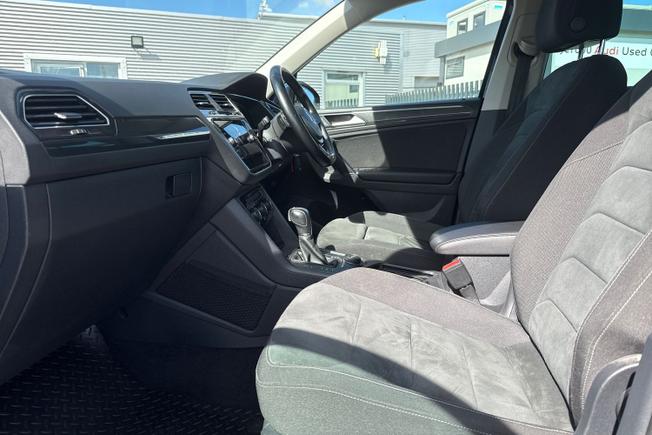 VOLKSWAGEN Tiguan Photo 45