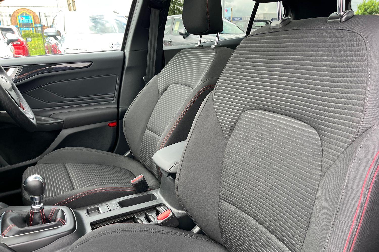 Ford FOCUS Photo 18