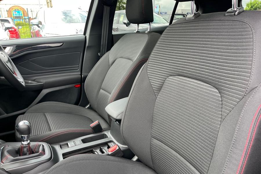 Ford FOCUS Photo autoimg-3f3947e8b9a332d3fa29a287256043693c2d4342.jpg