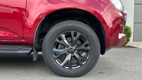 Isuzu D-MAX Photo autoimg-3f39eaa041a55d77c98488e0a8d636ea7fe55b13.jpg
