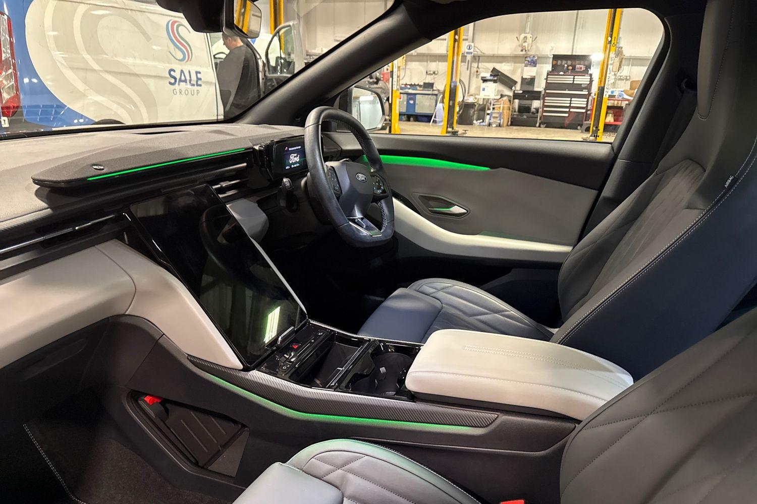 Ford Explorer Photo 17