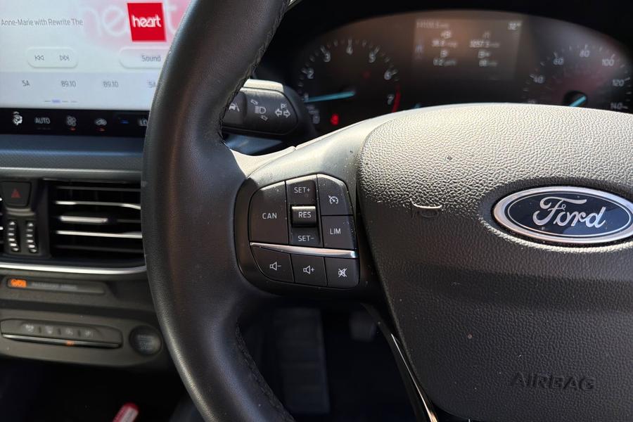 Ford FOCUS Photo autoimg-3f3f2a68bbd132bb8ce6222976c3eae0aea8f0df.jpg