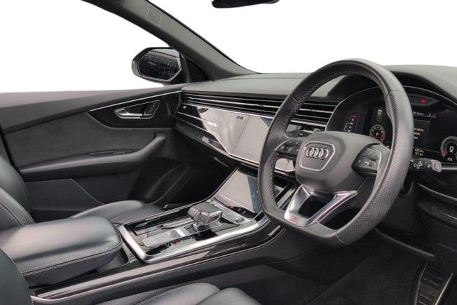 AUDI Q8 Photo 6