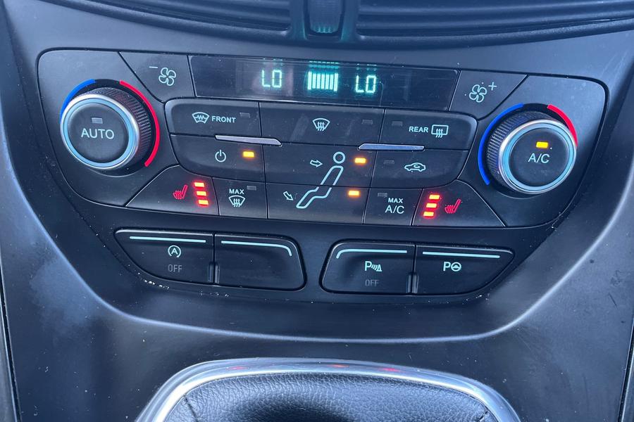 Ford C-MAX Photo autoimg-3f439085eed71bdab2f9f79385f2f8ae71512122.jpg