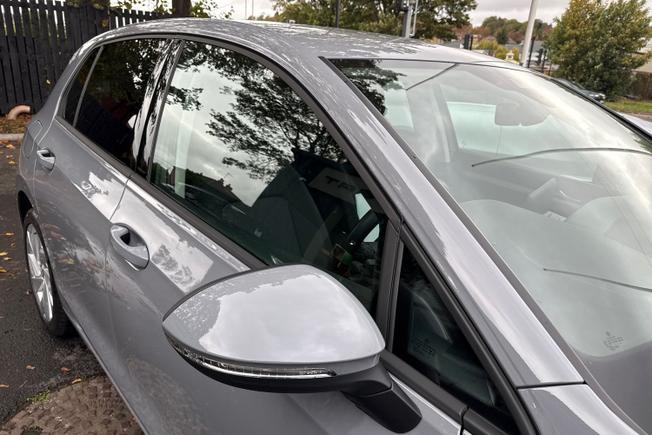 VOLKSWAGEN Golf Photo 20