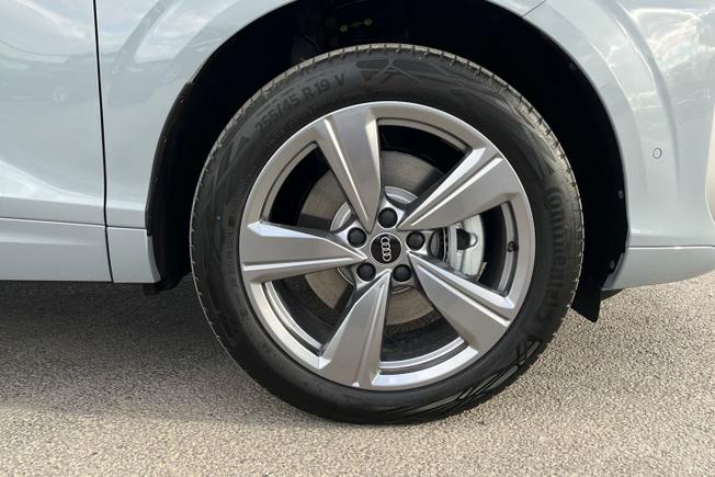 AUDI Q3 Photo 5