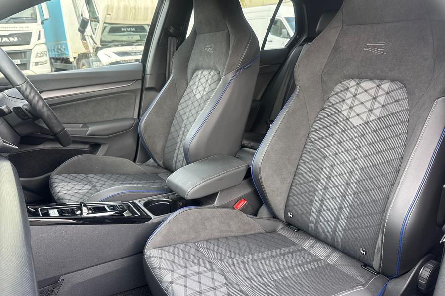 Volkswagen GOLF Photo autoimg-3f59e5e6c31711e85710185ab5e6662fadf581a9.jpg