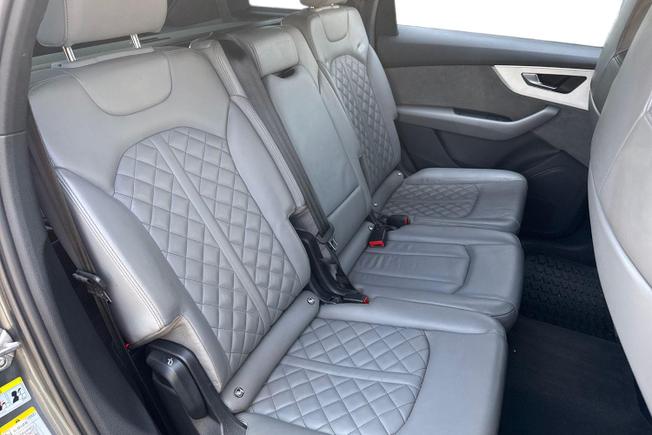 AUDI Sq7 Photo 9