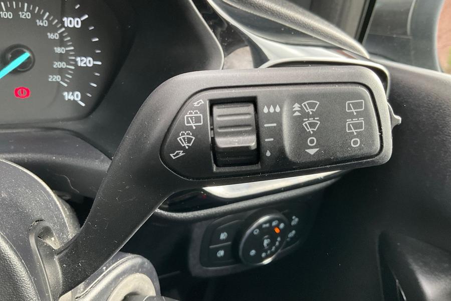 Ford FIESTA Photo autoimg-3f5b097c69bc176f77352498324aed0fa8a77079.jpg