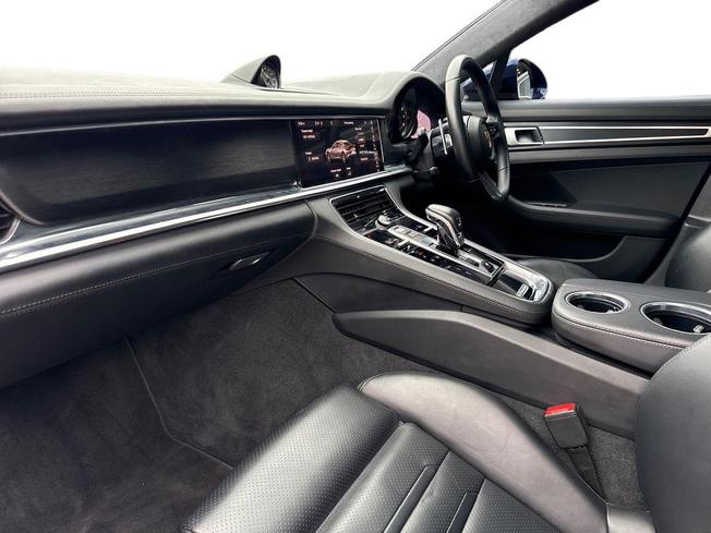 PORSCHE Panamera Photo 2