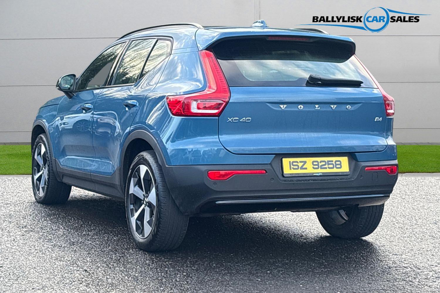 2025 Volvo XC40 2.0 B4 197PS Plus Dark Petrol Hybrid Auto in 11K - vehicle photo 2 for sale on PureCar