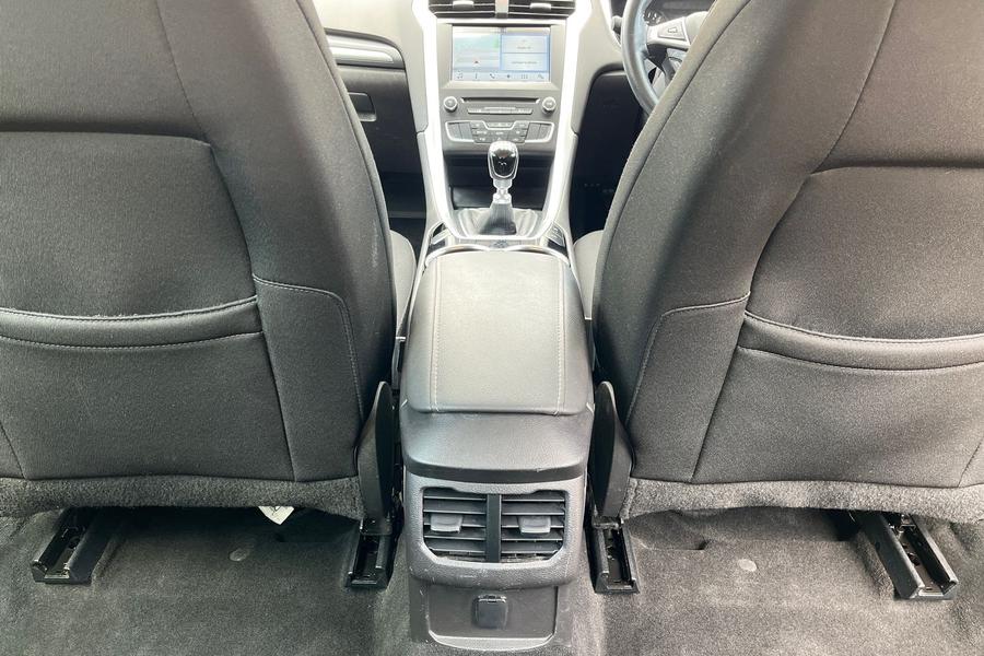 Ford MONDEO Photo autoimg-3f61f237a2e730f25dc558ce5cf5982149fbe800.jpg