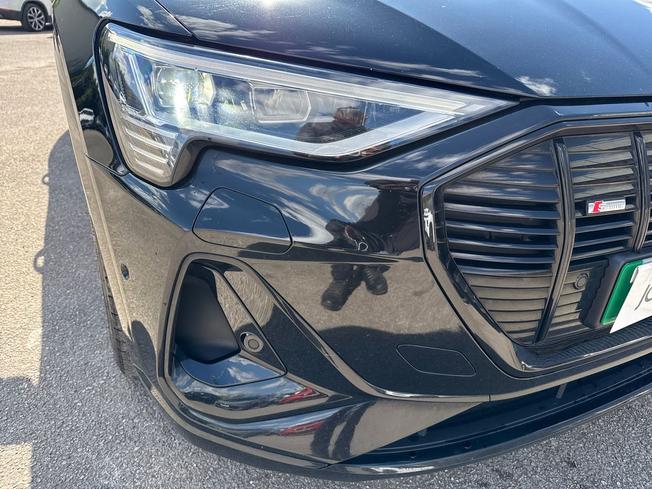 AUDI e-tron Photo 32