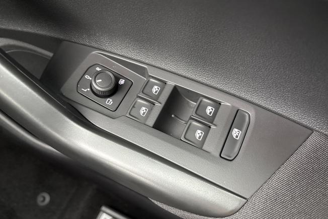 VOLKSWAGEN Polo Photo 28