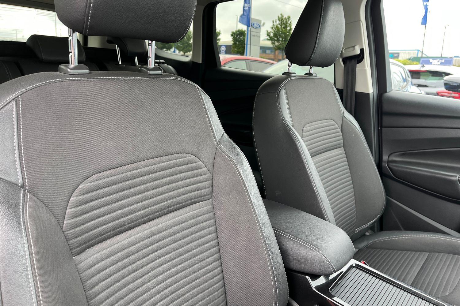 Ford KUGA Photo 16
