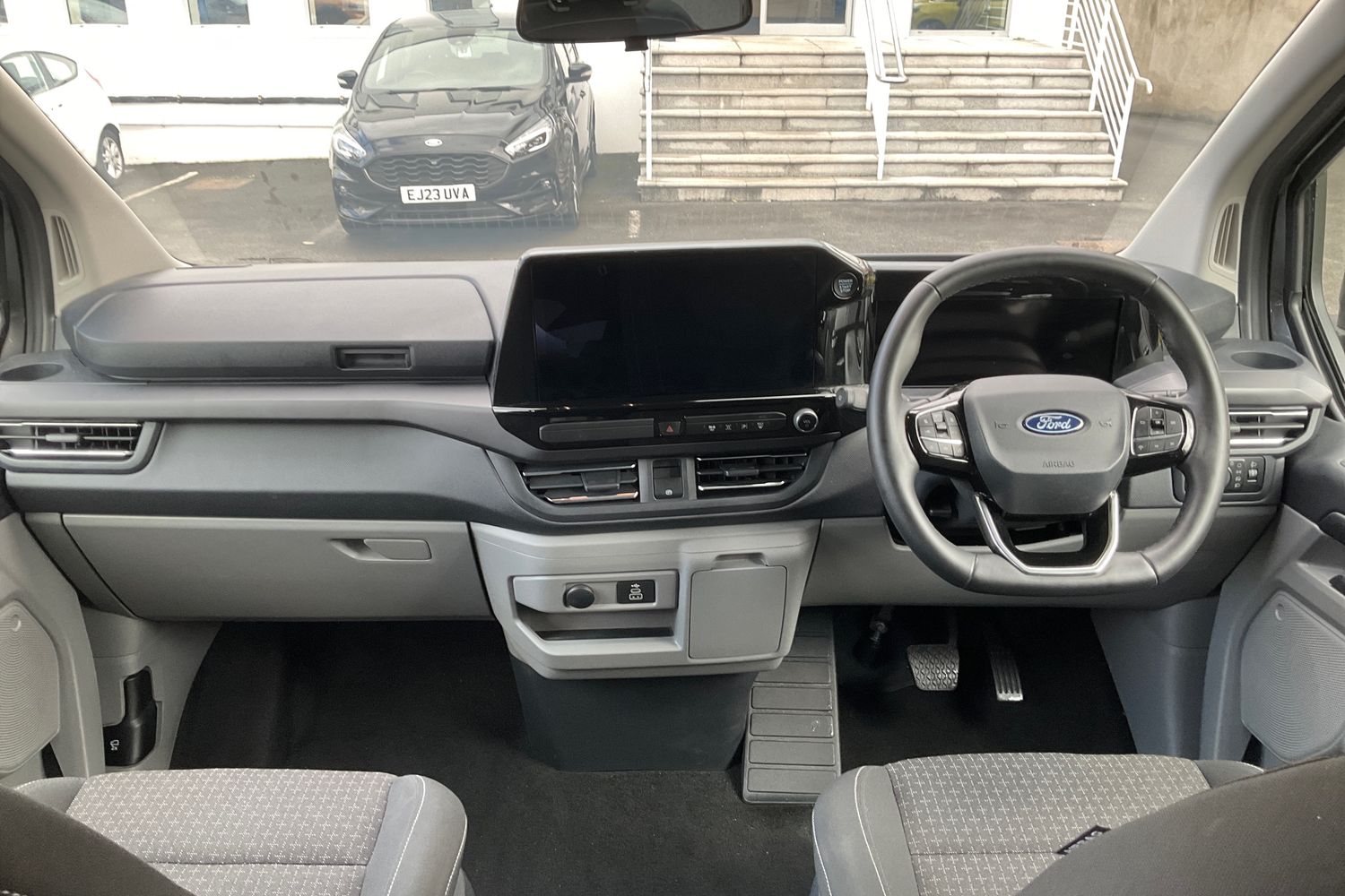 Ford TOURNEO CUSTOM Photo 24