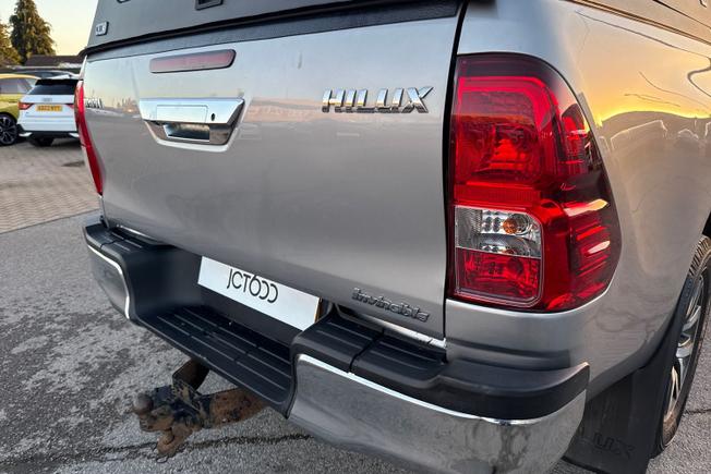 TOYOTA Hilux Photo 29