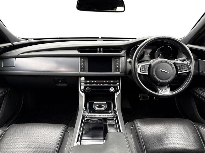 Jaguar XF Photo 10