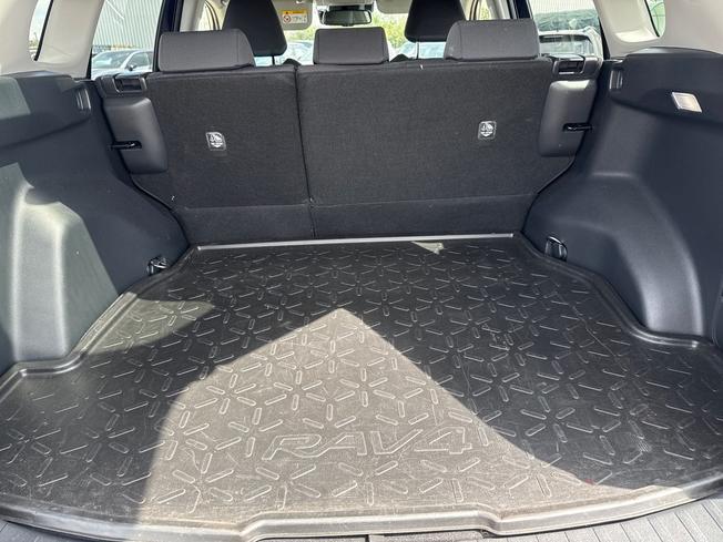 TOYOTA Rav4 Photo 12