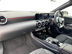 MERCEDES-BENZ A Class Photo 2