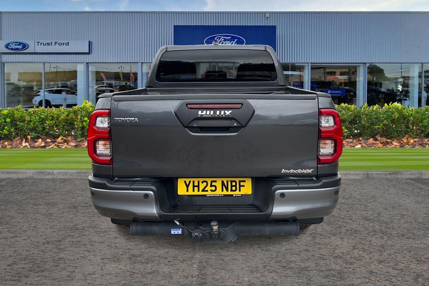Toyota Hilux Photo 12