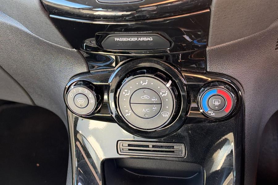 Ford FIESTA Photo autoimg-3f81bccc3b88d81c2233885671dcb29791b7bf9a.jpg
